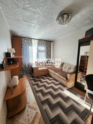 Продам трехкомнатную (3-комн.) квартиру, Мира ул, 10, Кириши г