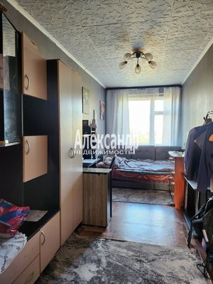 Продам трехкомнатную (3-комн.) квартиру, Мира ул, 10, Кириши г