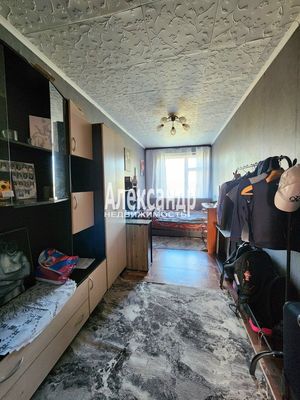 Продам трехкомнатную (3-комн.) квартиру, Мира ул, 10, Кириши г