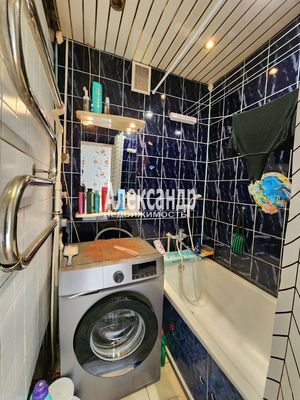 Продам трехкомнатную (3-комн.) квартиру, Мира ул, 10, Кириши г