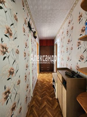 Продам трехкомнатную (3-комн.) квартиру, Мира ул, 10, Кириши г