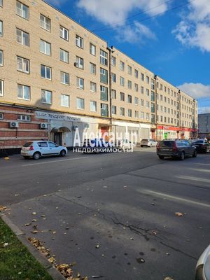 Продам трехкомнатную (3-комн.) квартиру, Мира ул, 10, Кириши г