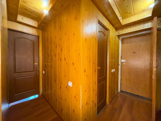 Продам трехкомнатную (3-комн.) квартиру, Ашурова ул, 36, Нальчик г