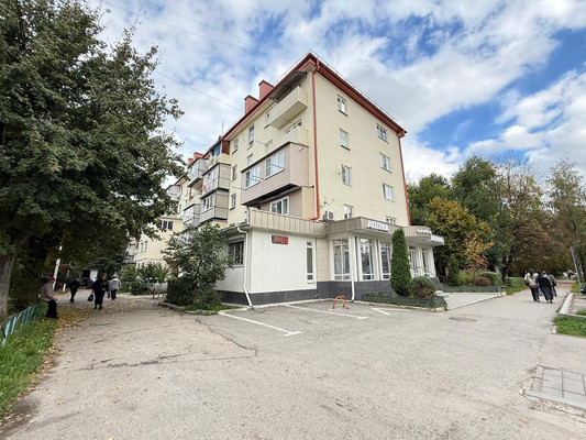 Продам трехкомнатную (3-комн.) квартиру, Ашурова ул, 36, Нальчик г