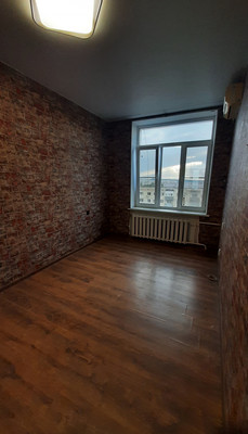 Продам однокомнатную (1-комн.) квартиру, Лизы Чайкиной ул, 13к166, Симферополь г