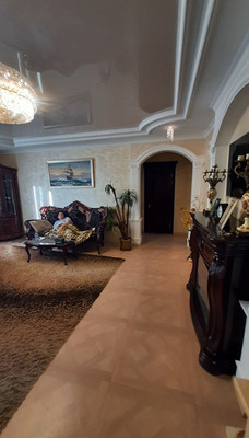 Продам трехкомнатную (3-комн.) квартиру, Луговая ул, 6н/2ак1, Симферополь г