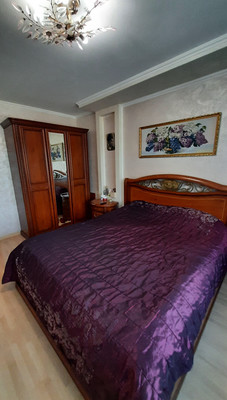 Продам трехкомнатную (3-комн.) квартиру, Луговая ул, 6н/2ак1, Симферополь г