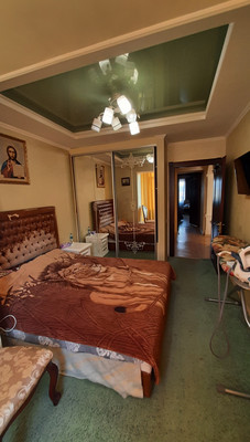 Продам трехкомнатную (3-комн.) квартиру, Луговая ул, 6н/2ак1, Симферополь г