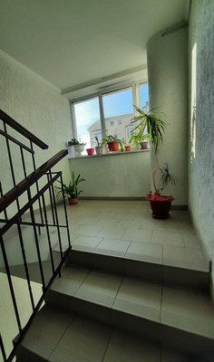 Продам трехкомнатную (3-комн.) квартиру, Луговая ул, 6н/2ак1, Симферополь г