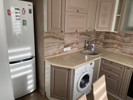 Продам двухкомнатную (2-комн.) квартиру, Кечкеметская ул, 96, Симферополь г