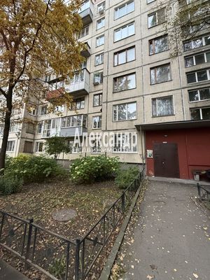 Продам однокомнатную (1-комн.) квартиру, Луначарского пр-кт, 70к1, Санкт-Петербург г