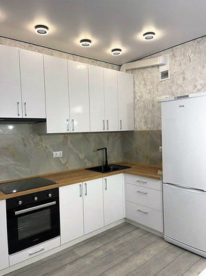 Продам однокомнатную (1-комн.) квартиру, Крымской весны ул, 5к4, Мирное с