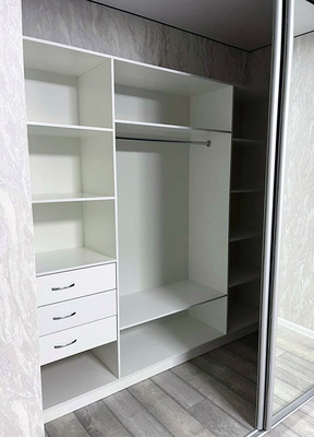 Продам однокомнатную (1-комн.) квартиру, Крымской весны ул, 5к4, Мирное с