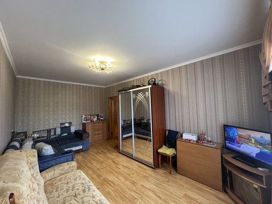 Продам трехкомнатную (3-комн.) квартиру, Лермонтова ул, 17, Симферополь г