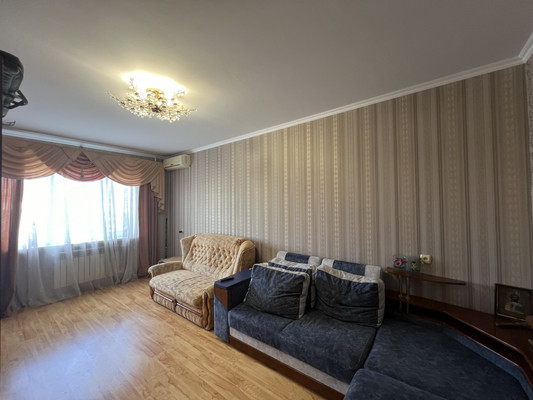 Продам трехкомнатную (3-комн.) квартиру, Лермонтова ул, 17, Симферополь г