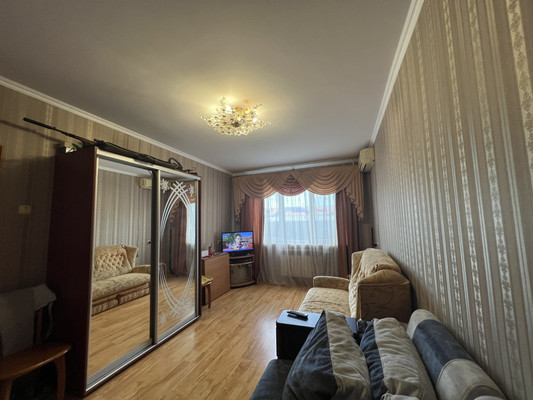 Продам трехкомнатную (3-комн.) квартиру, Лермонтова ул, 17, Симферополь г