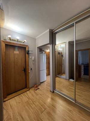 Продам трехкомнатную (3-комн.) квартиру, Лермонтова ул, 17, Симферополь г