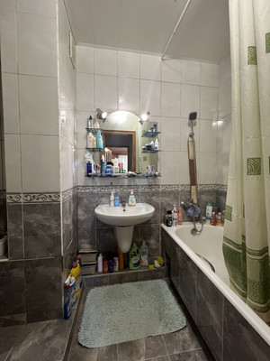 Продам трехкомнатную (3-комн.) квартиру, Лермонтова ул, 17, Симферополь г