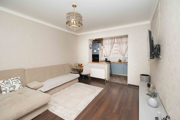 Продам трехкомнатную (3-комн.) квартиру, им. 70-летия Октября ул, 1/1, Краснодар г