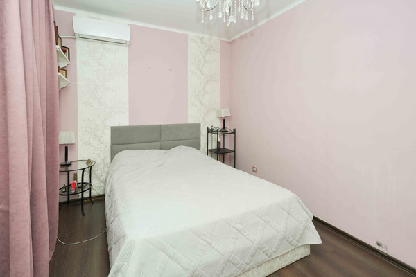 Продам трехкомнатную (3-комн.) квартиру, им. 70-летия Октября ул, 1/1, Краснодар г