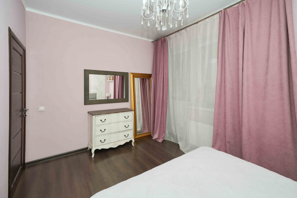 Продам трехкомнатную (3-комн.) квартиру, им. 70-летия Октября ул, 1/1, Краснодар г