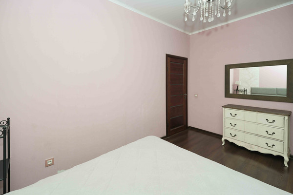 Продам трехкомнатную (3-комн.) квартиру, им. 70-летия Октября ул, 1/1, Краснодар г