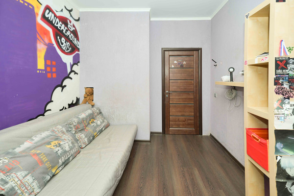 Продам трехкомнатную (3-комн.) квартиру, им. 70-летия Октября ул, 1/1, Краснодар г