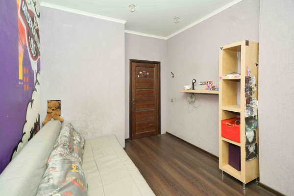 Продам трехкомнатную (3-комн.) квартиру, им. 70-летия Октября ул, 1/1, Краснодар г