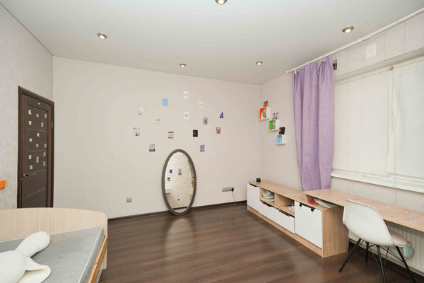 Продам трехкомнатную (3-комн.) квартиру, им. 70-летия Октября ул, 1/1, Краснодар г