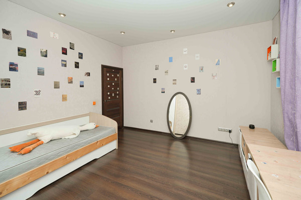 Продам трехкомнатную (3-комн.) квартиру, им. 70-летия Октября ул, 1/1, Краснодар г