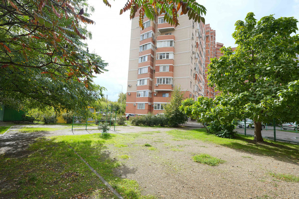 Продам трехкомнатную (3-комн.) квартиру, им. 70-летия Октября ул, 1/1, Краснодар г