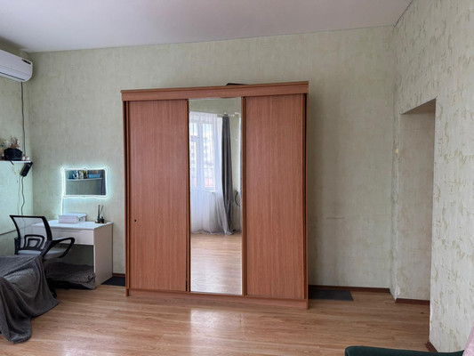 Продам двухкомнатную (2-комн.) квартиру, Рашпилевская ул, 42, Краснодар г