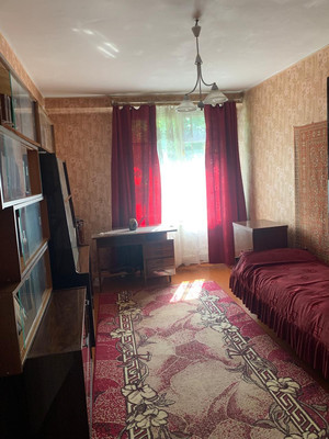Продам трехкомнатную (3-комн.) квартиру, Павловская ул, 54, Колпино г