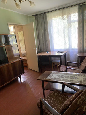 Продам трехкомнатную (3-комн.) квартиру, Павловская ул, 54, Колпино г