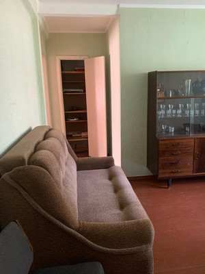 Продам трехкомнатную (3-комн.) квартиру, Павловская ул, 54, Колпино г