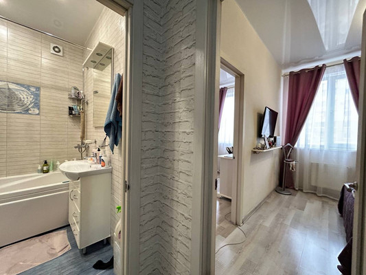 Продам двухкомнатную (2-комн.) квартиру, Ковыльная ул, 94, Симферополь г