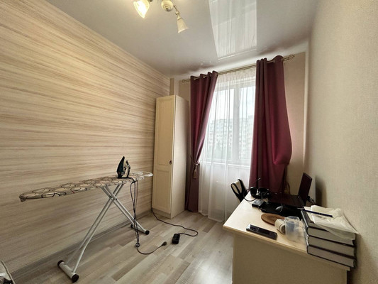 Продам двухкомнатную (2-комн.) квартиру, Ковыльная ул, 94, Симферополь г