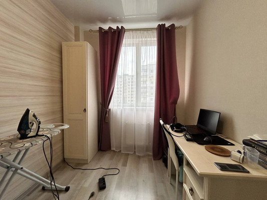 Продам двухкомнатную (2-комн.) квартиру, Ковыльная ул, 94, Симферополь г