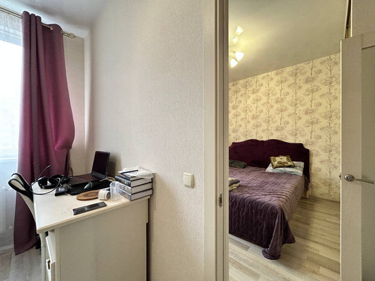 Продам двухкомнатную (2-комн.) квартиру, Ковыльная ул, 94, Симферополь г