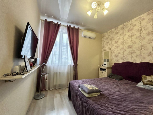 Продам двухкомнатную (2-комн.) квартиру, Ковыльная ул, 94, Симферополь г