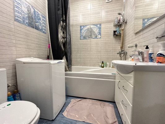 Продам двухкомнатную (2-комн.) квартиру, Ковыльная ул, 94, Симферополь г