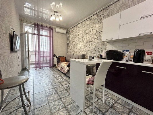 Продам двухкомнатную (2-комн.) квартиру, Ковыльная ул, 94, Симферополь г