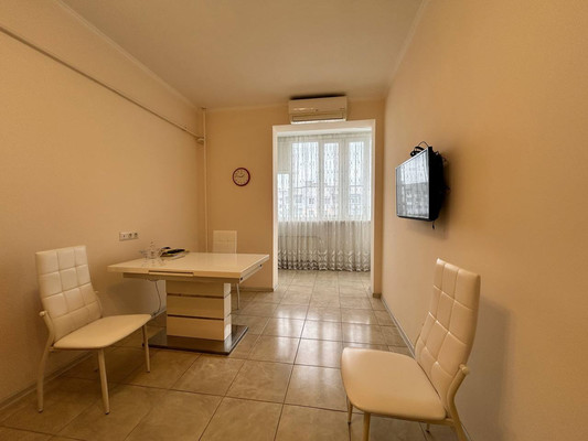 Продам однокомнатную (1-комн.) квартиру, Ковыльная ул, 94, Симферополь г