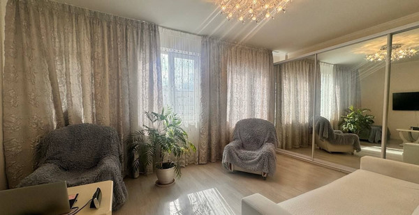 Продам однокомнатную (1-комн.) квартиру, Ковыльная ул, 94, Симферополь г