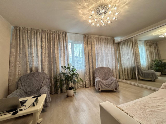 Продам однокомнатную (1-комн.) квартиру, Ковыльная ул, 94, Симферополь г