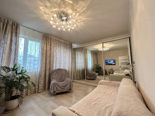 Продам однокомнатную (1-комн.) квартиру, Ковыльная ул, 94, Симферополь г