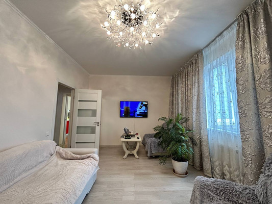 Продам однокомнатную (1-комн.) квартиру, Ковыльная ул, 94, Симферополь г