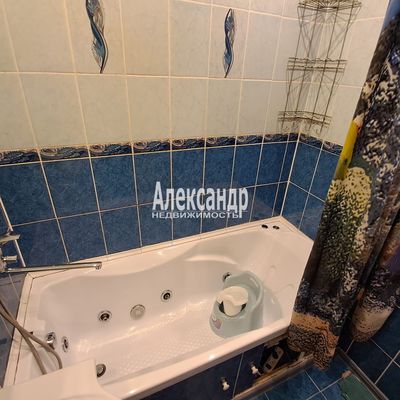 Продам однокомнатную (1-комн.) квартиру, Школьная ул, 11к1, Бугры п