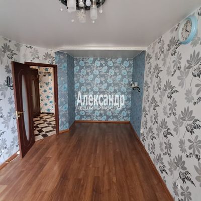 Продам однокомнатную (1-комн.) квартиру, Школьная ул, 11к1, Бугры п