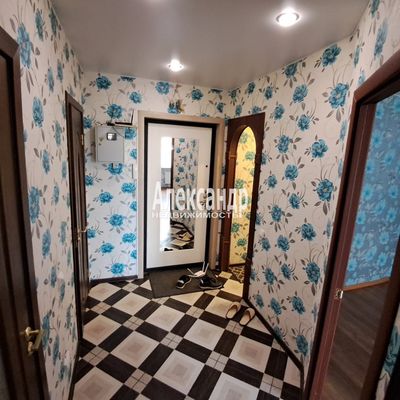 Продам однокомнатную (1-комн.) квартиру, Школьная ул, 11к1, Бугры п